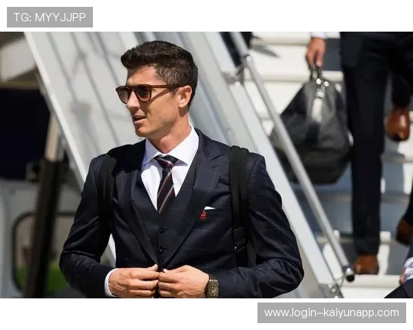 巴萨拒绝梅西却留莱万？管理层逻辑遭全网质疑